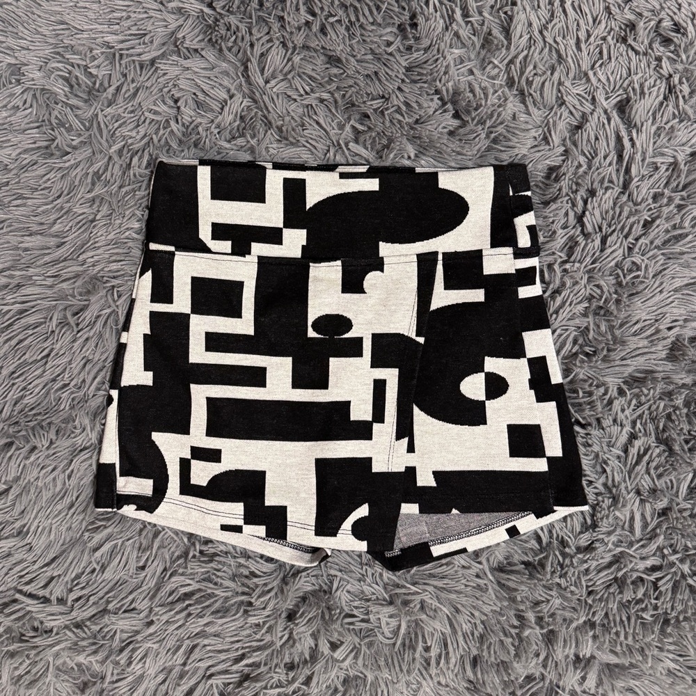 Bershka Black and White Abstract High Waist Shorts